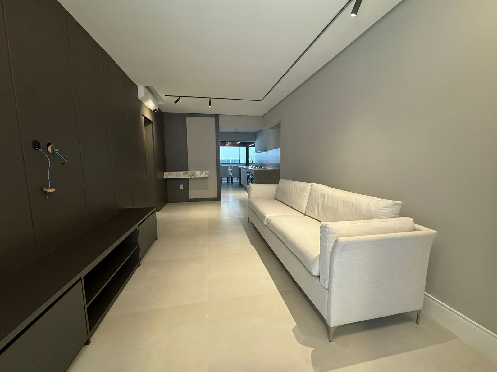 Apartamento para alugar com 3 quartos, 200m² - Foto 2