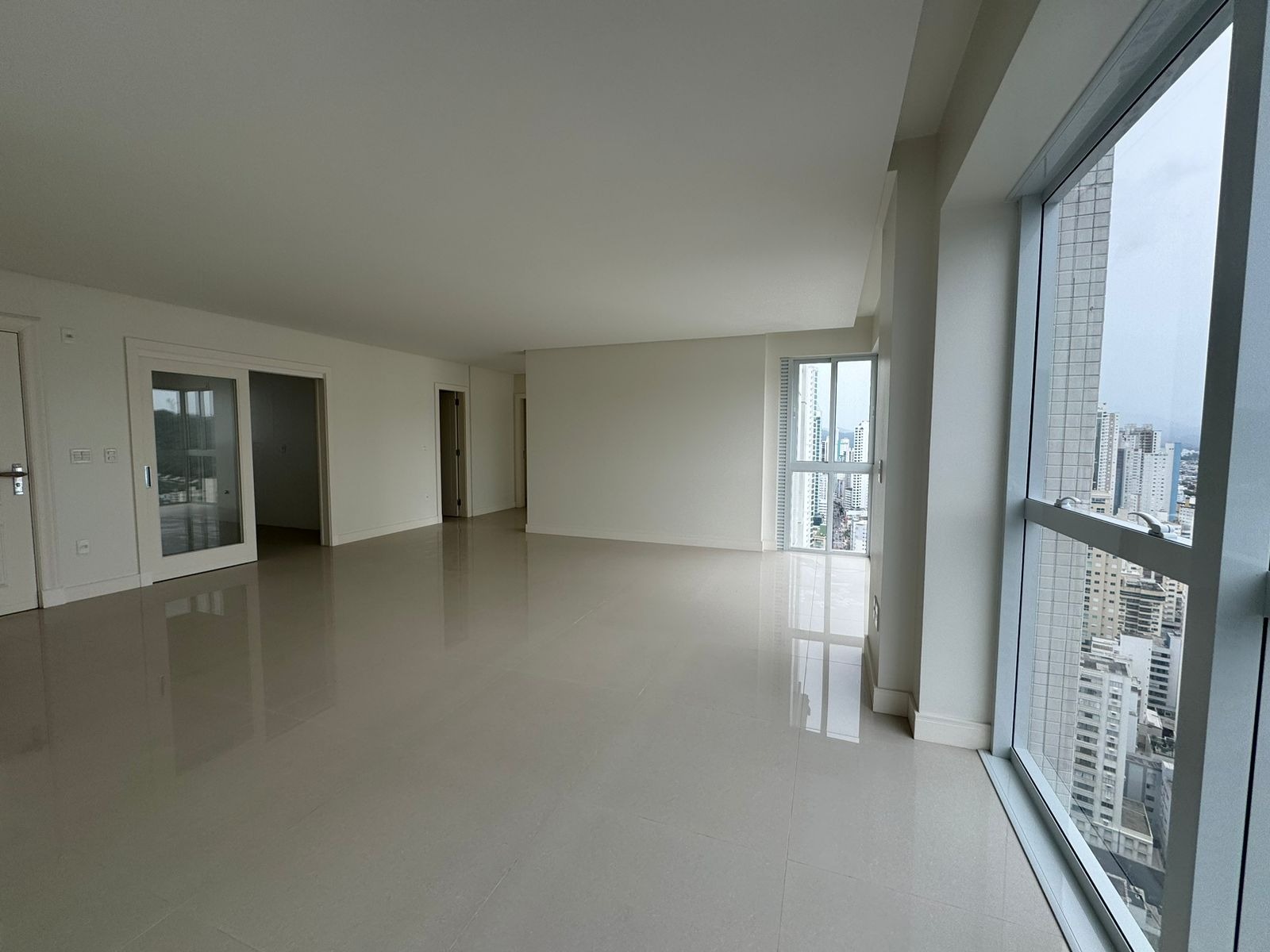 Apartamento à venda com 4 quartos, 167m² - Foto 3