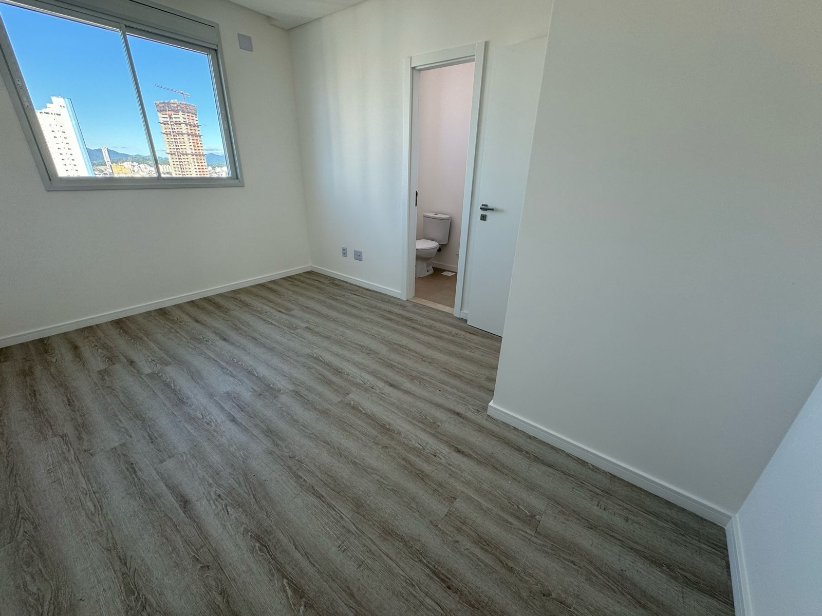 Apartamento à venda com 4 quartos, 143m² - Foto 9