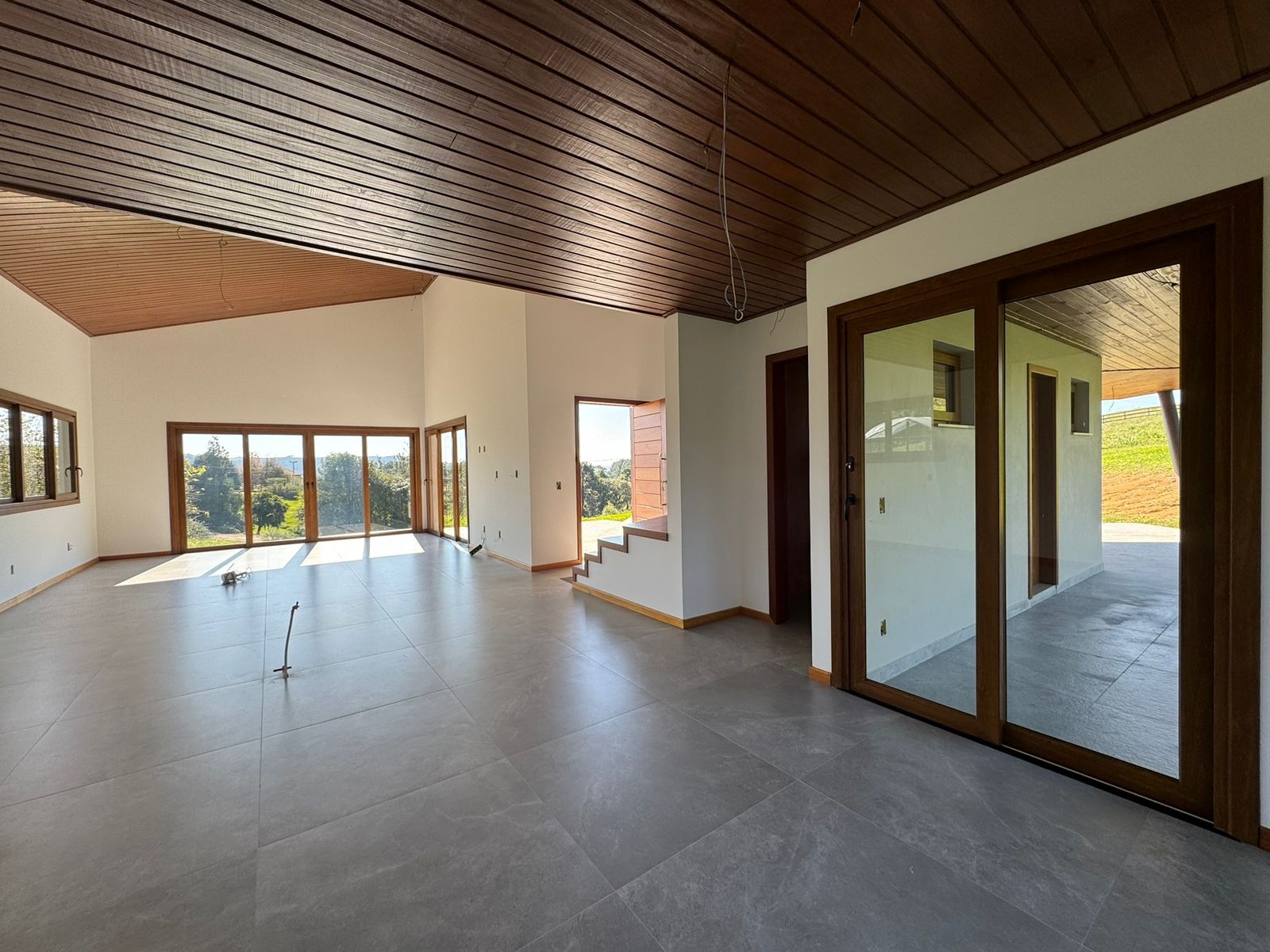 Casa de Condomínio à venda com 3 quartos, 250m² - Foto 2