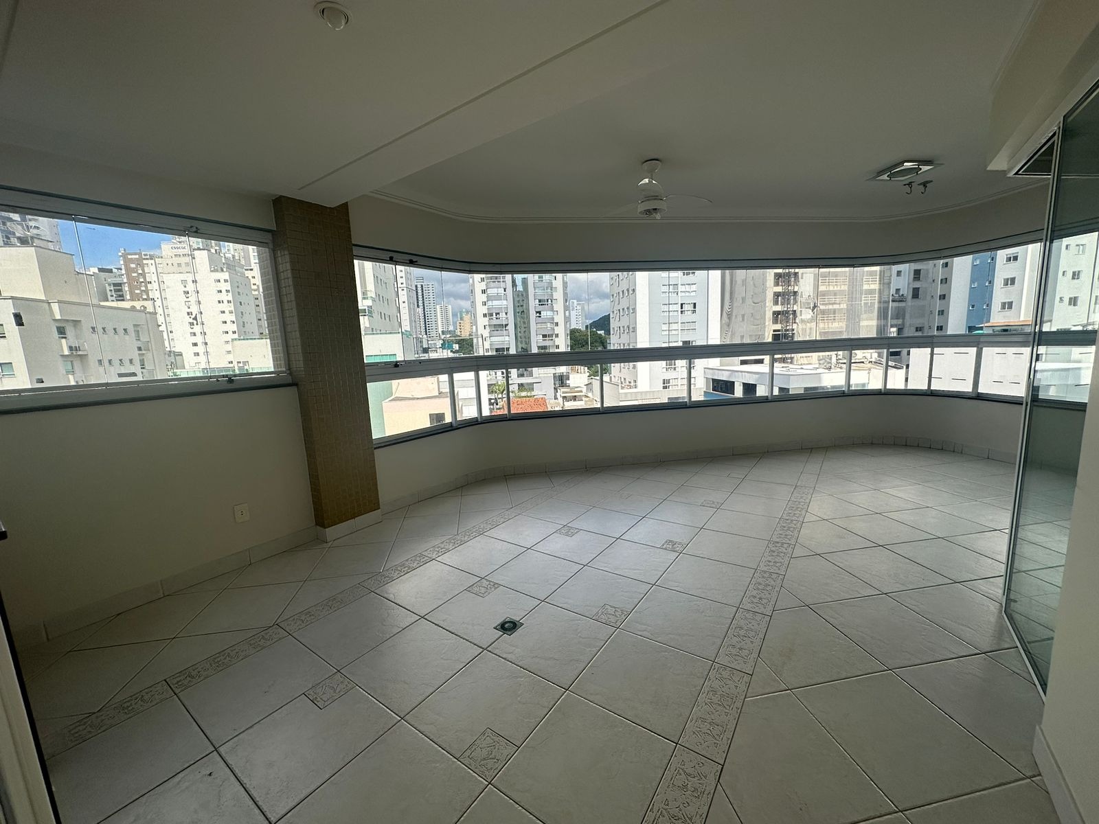 Apartamento à venda com 3 quartos, 124m² - Foto 5