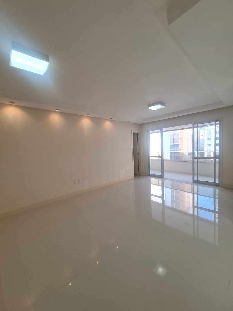 Apartamento à venda com 3 quartos, 120m² - Foto 1