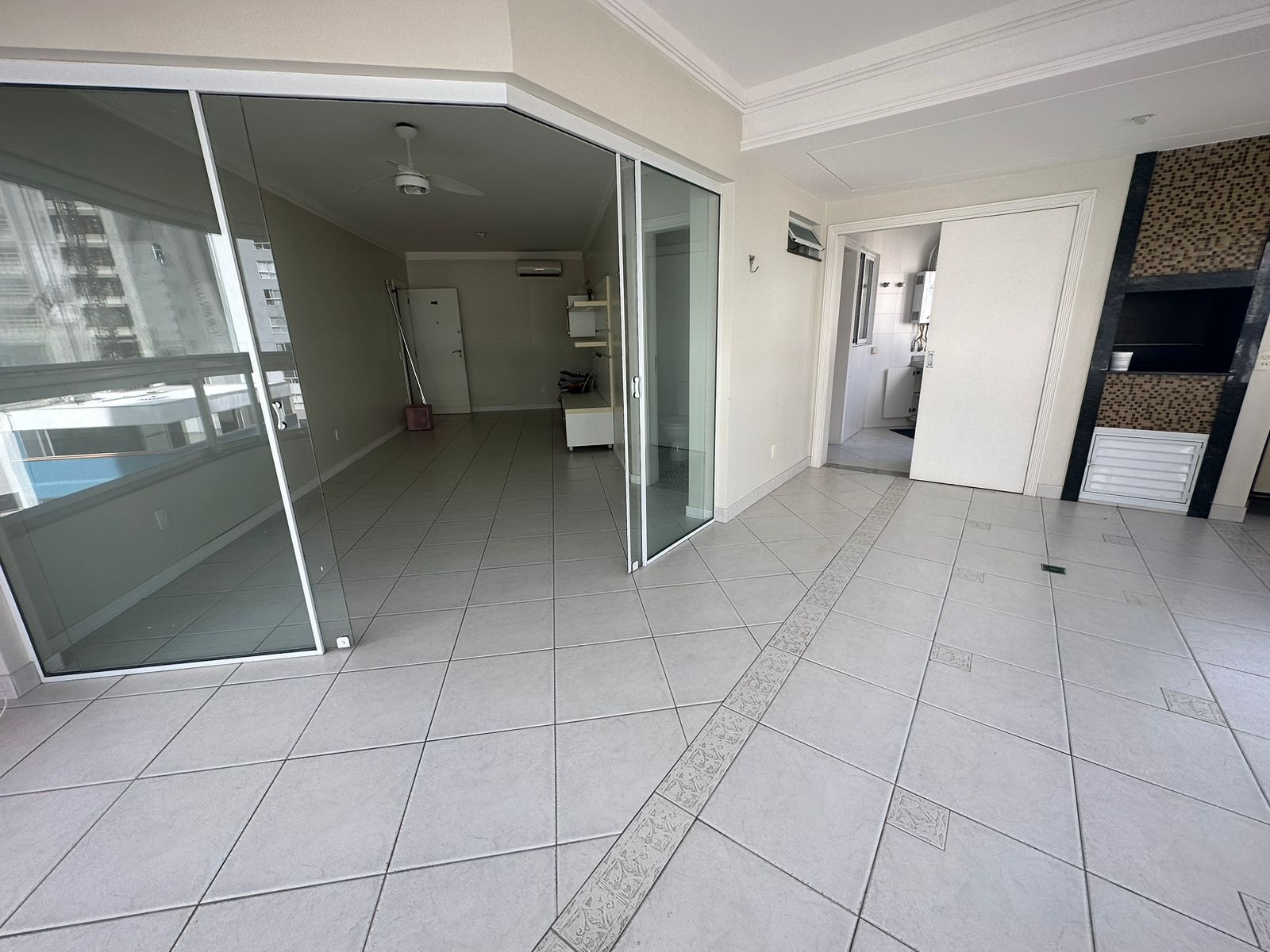 Apartamento à venda com 3 quartos, 124m² - Foto 2