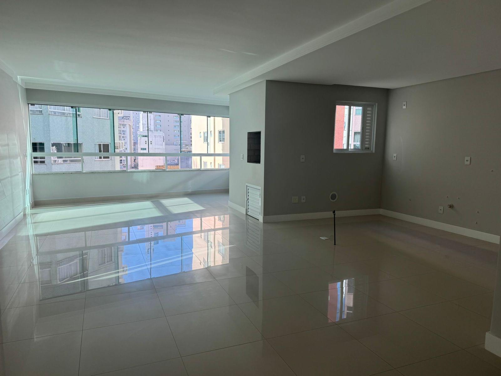 Apartamento à venda com 3 quartos, 168m² - Foto 1