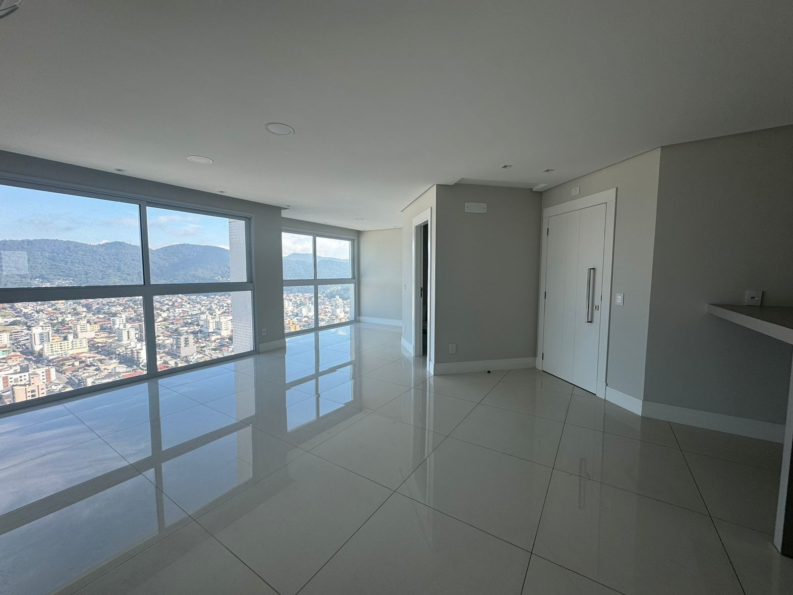 Apartamento para alugar com 4 quartos, 129m² - Foto 1