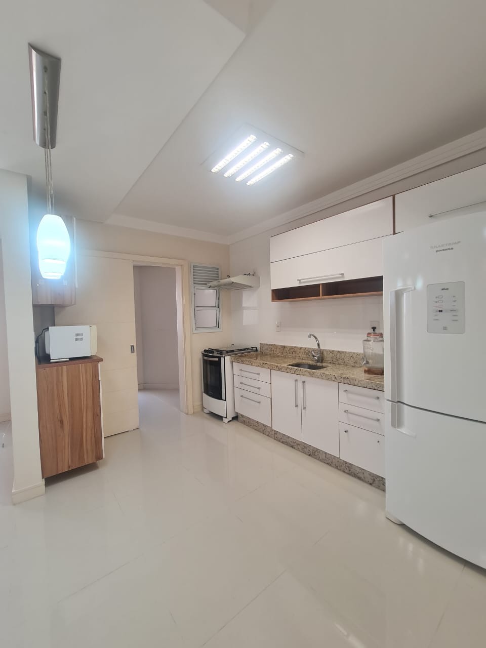 Apartamento à venda com 3 quartos, 120m² - Foto 2