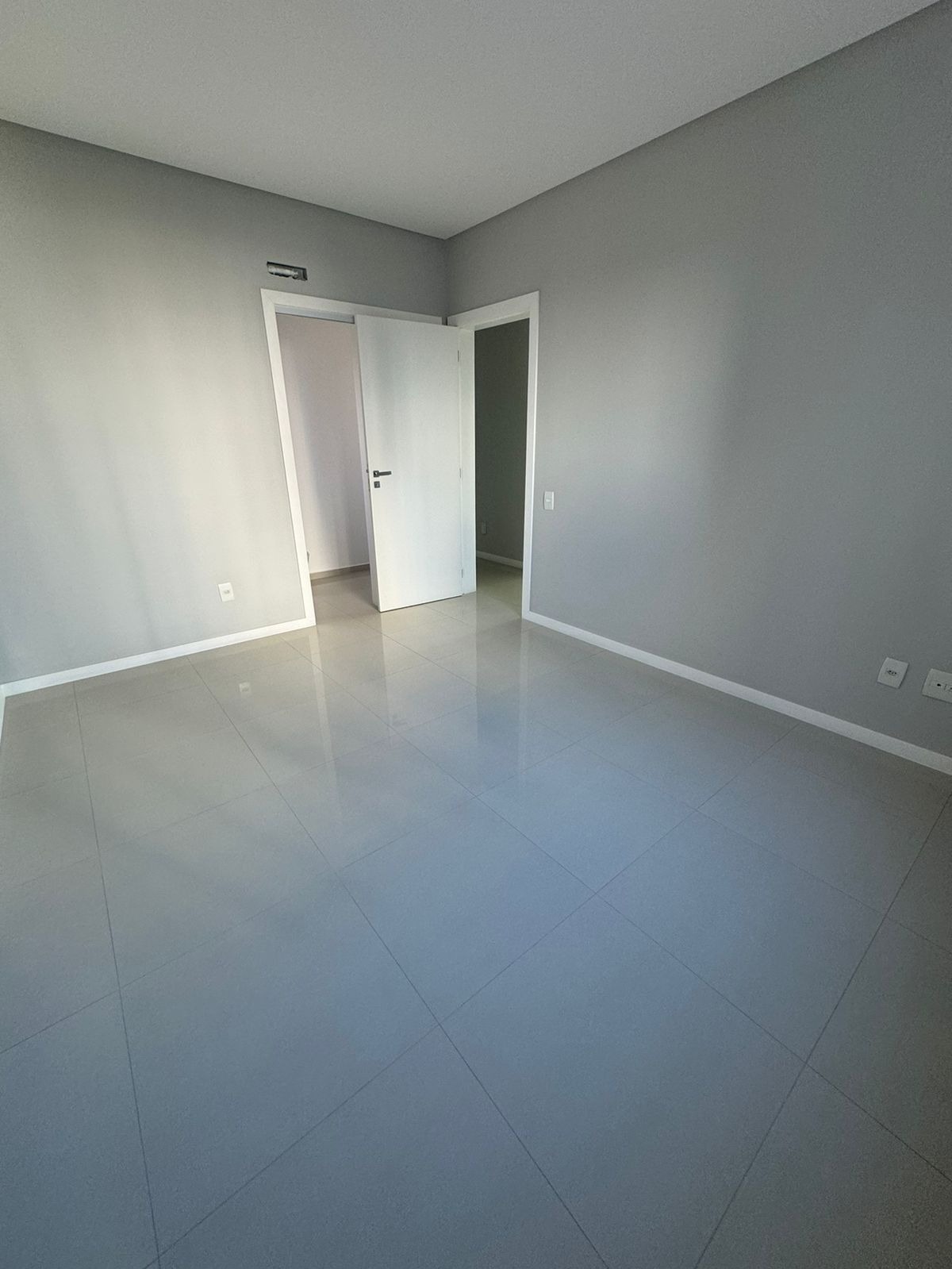 Apartamento à venda com 3 quartos, 168m² - Foto 4