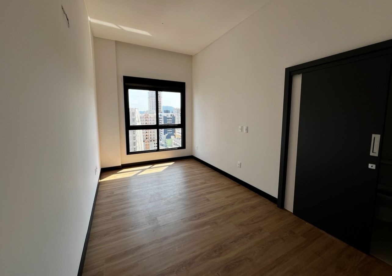 Apartamento à venda com 4 quartos, 188m² - Foto 7