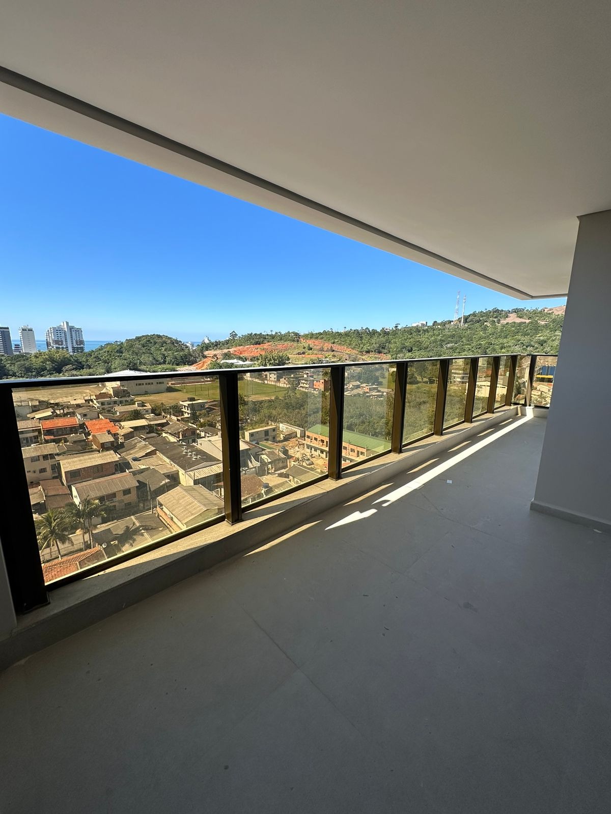 Apartamento à venda com 3 quartos, 121m² - Foto 2