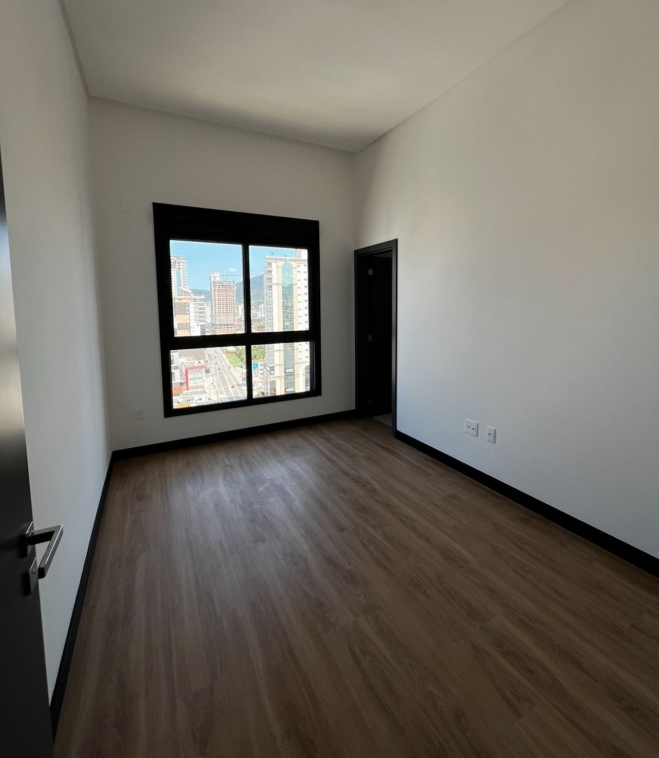 Apartamento à venda com 4 quartos, 188m² - Foto 12