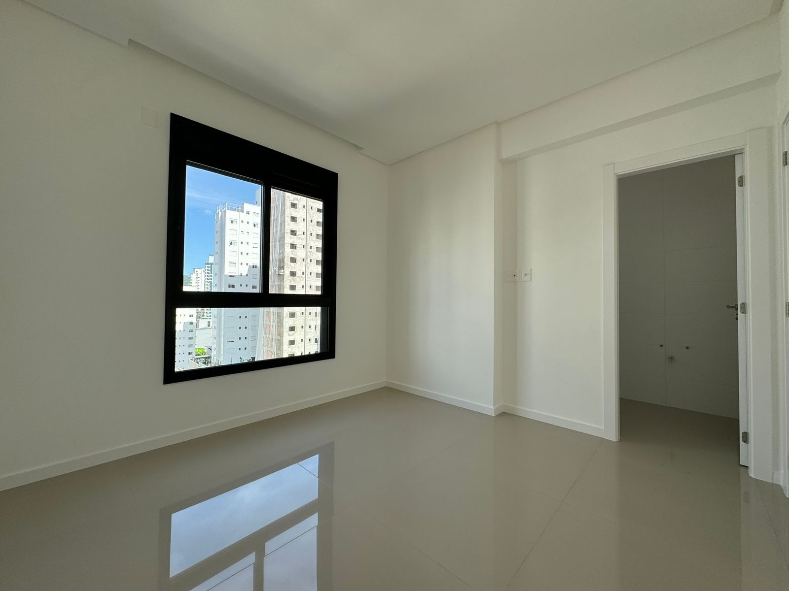 Apartamento à venda com 3 quartos, 130m² - Foto 17