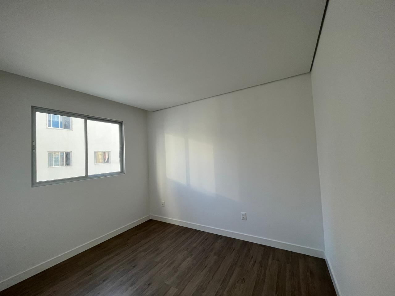 Apartamento à venda com 3 quartos, 112m² - Foto 2