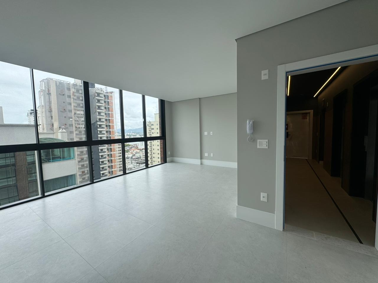 Apartamento à venda com 4 quartos, 135m² - Foto 2