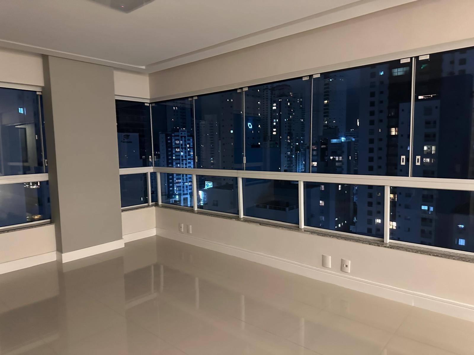 Apartamento para alugar com 3 quartos, 118m² - Foto 1