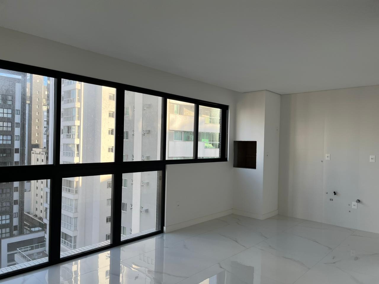 Apartamento à venda com 3 quartos, 112m² - Foto 1