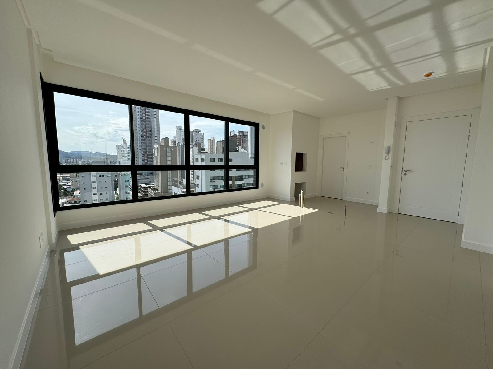 Apartamento à venda com 3 quartos, 130m² - Foto 1