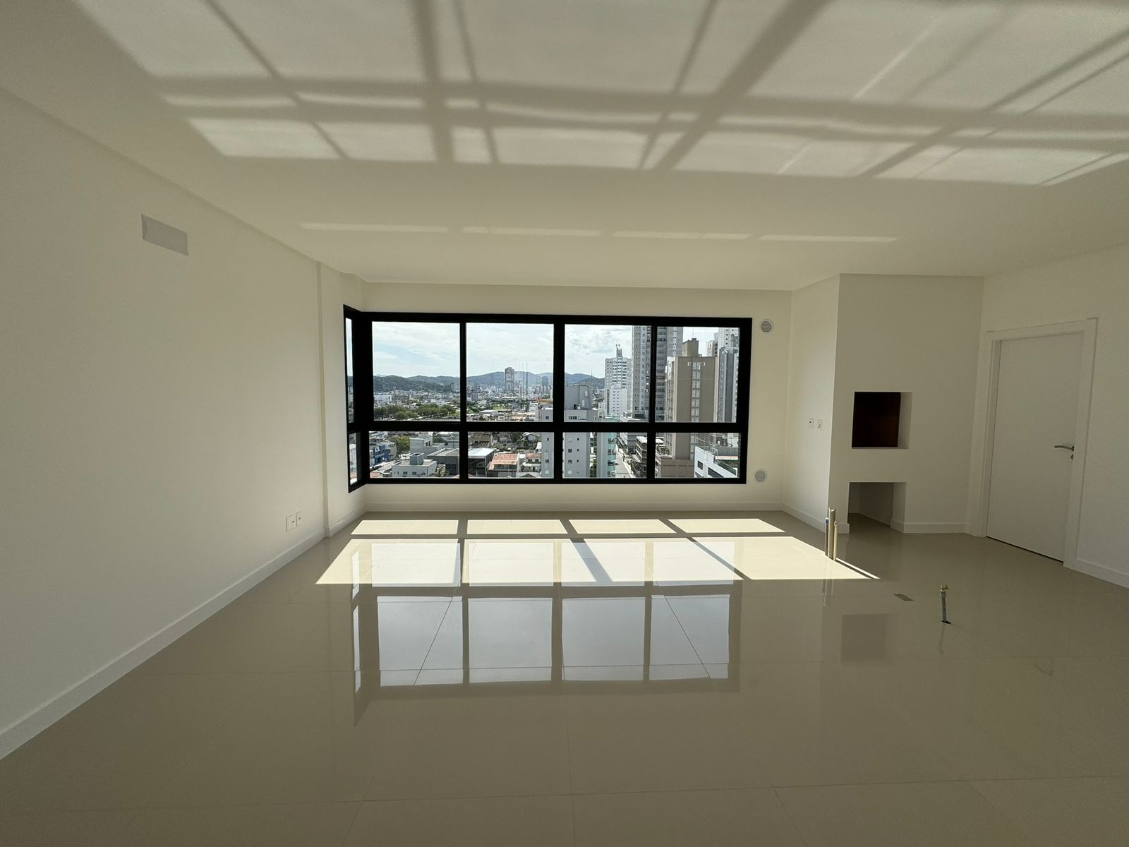 Apartamento à venda com 3 quartos, 130m² - Foto 2