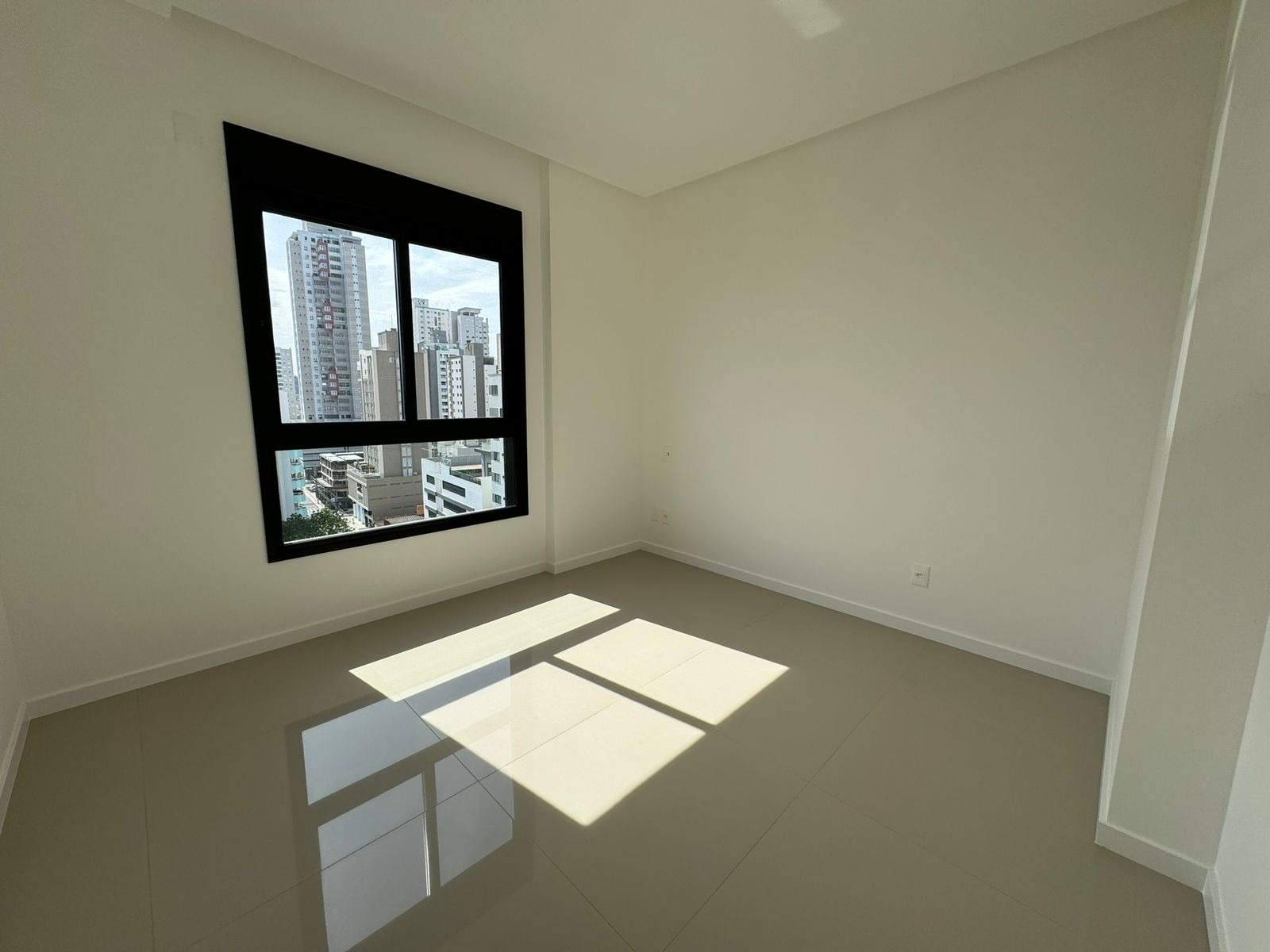 Apartamento à venda com 3 quartos, 130m² - Foto 13