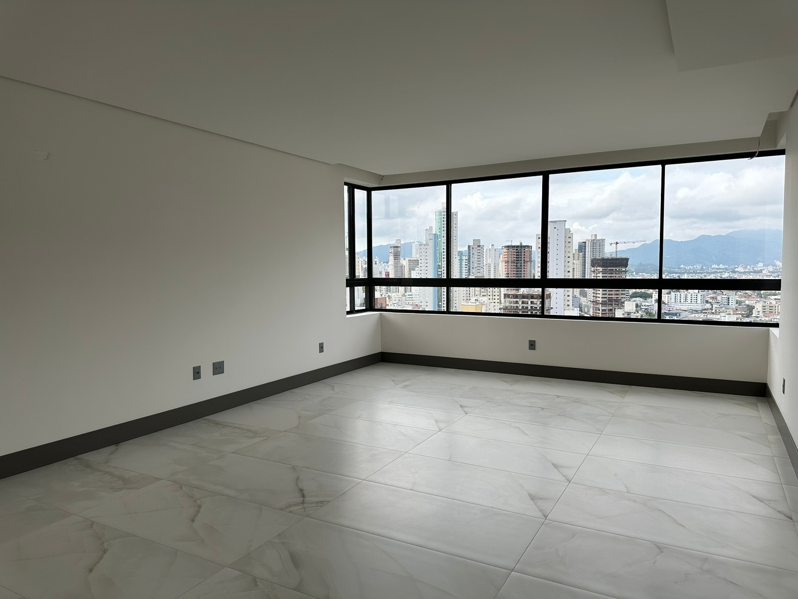 Apartamento à venda com 3 quartos, 135m² - Foto 5