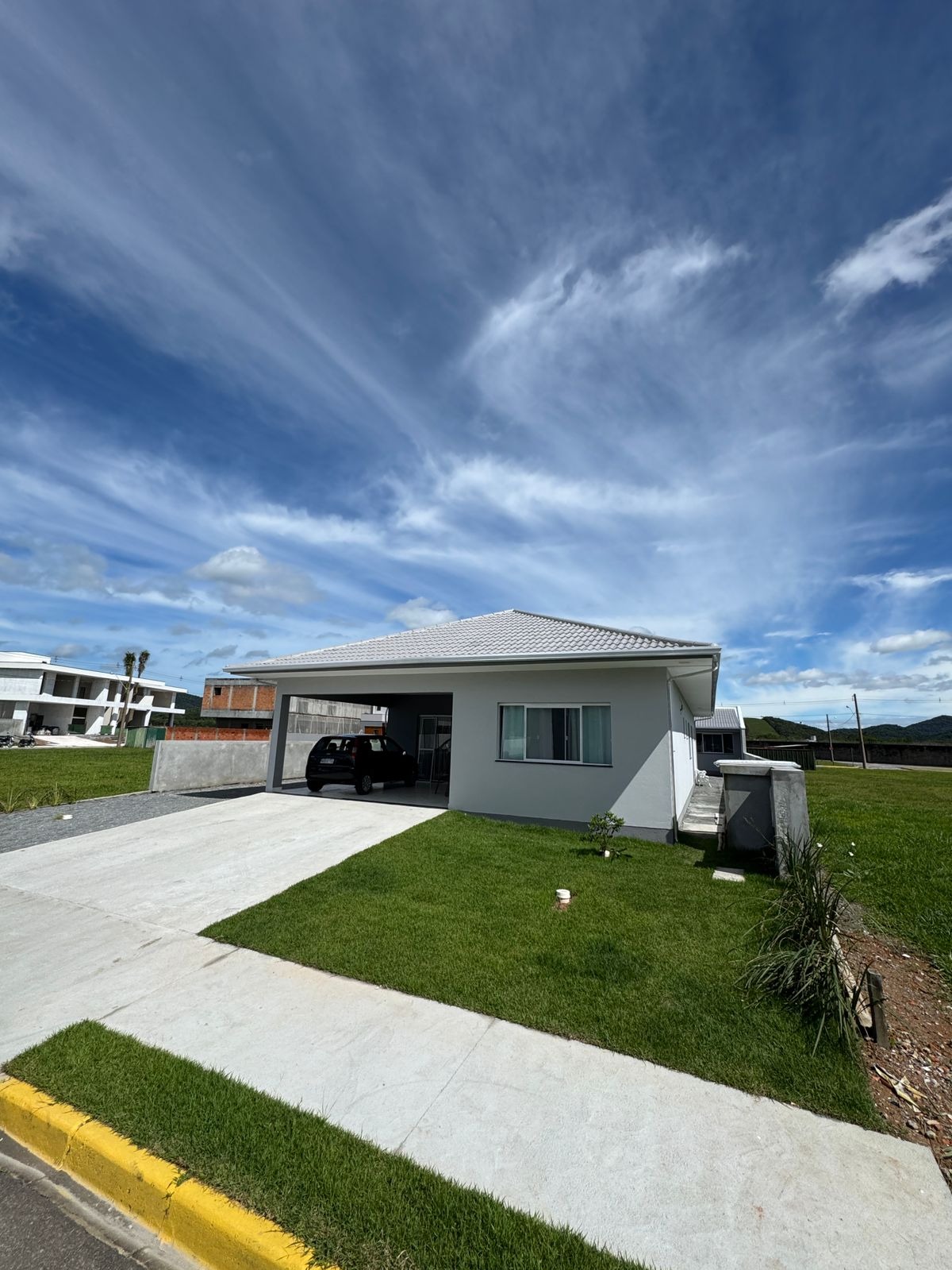 Casa de Condomínio à venda com 5 quartos, 218m² - Foto 1