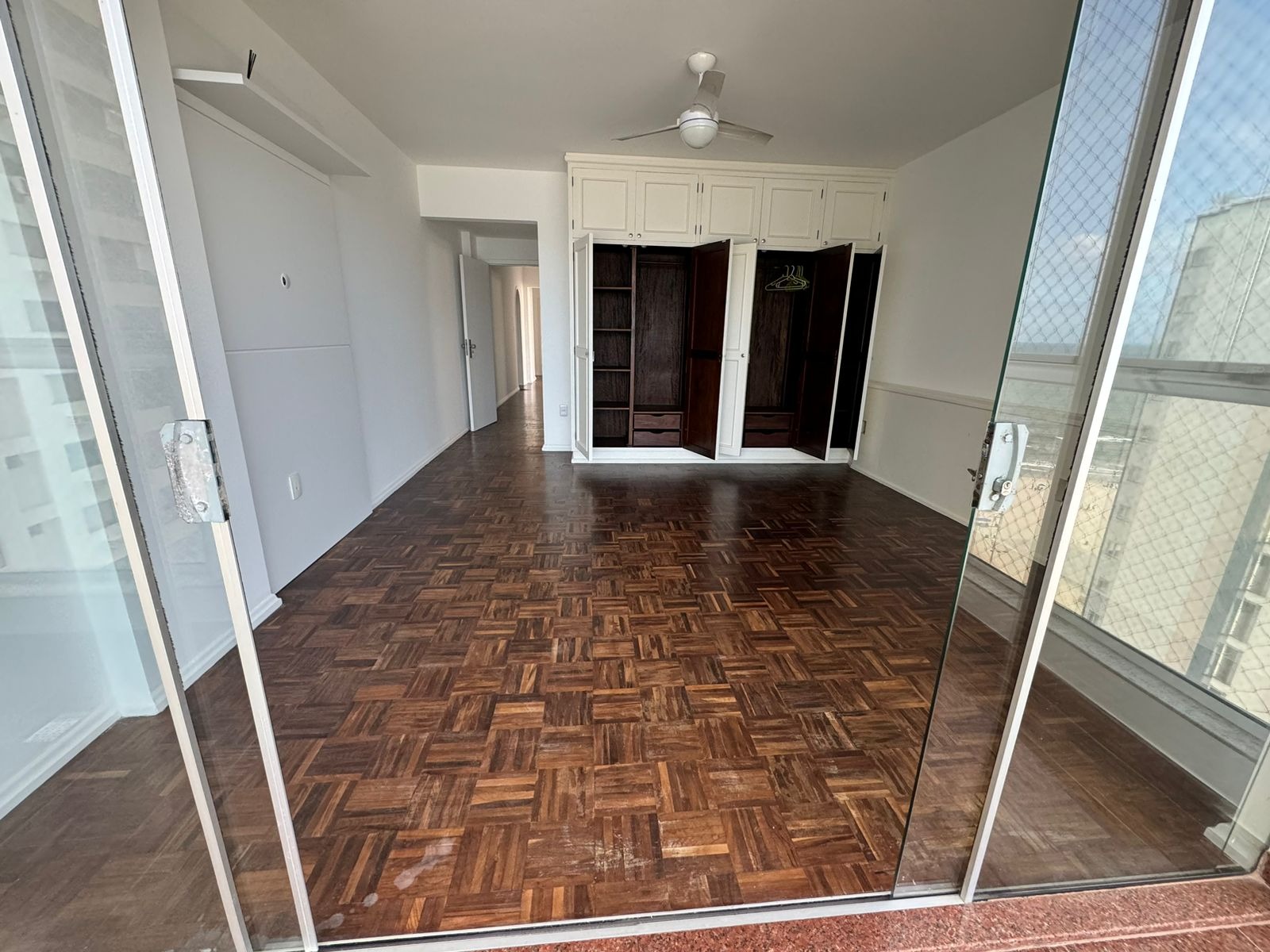 Apartamento para alugar com 4 quartos, 210m² - Foto 12