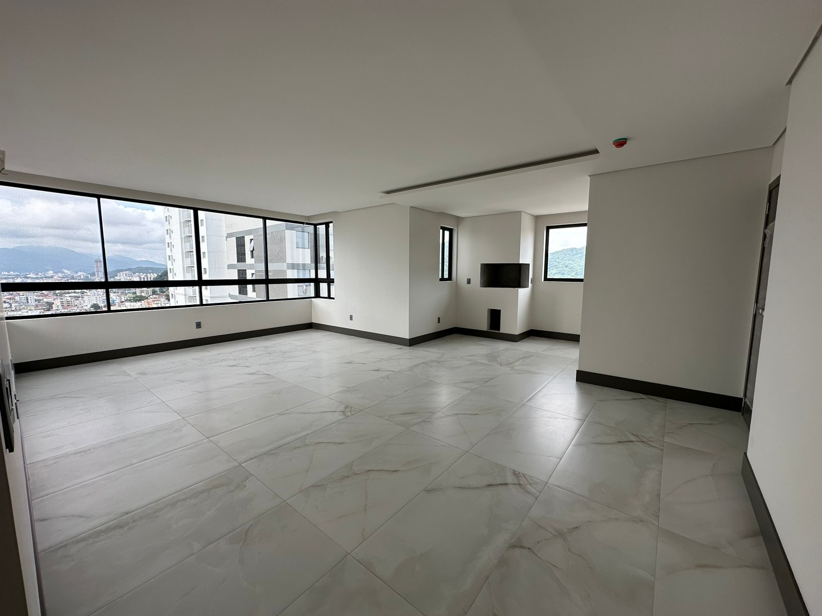 Apartamento à venda com 3 quartos, 135m² - Foto 1