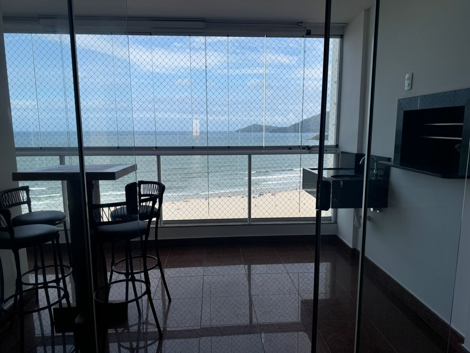 Apartamento para alugar com 4 quartos, 210m² - Foto 2