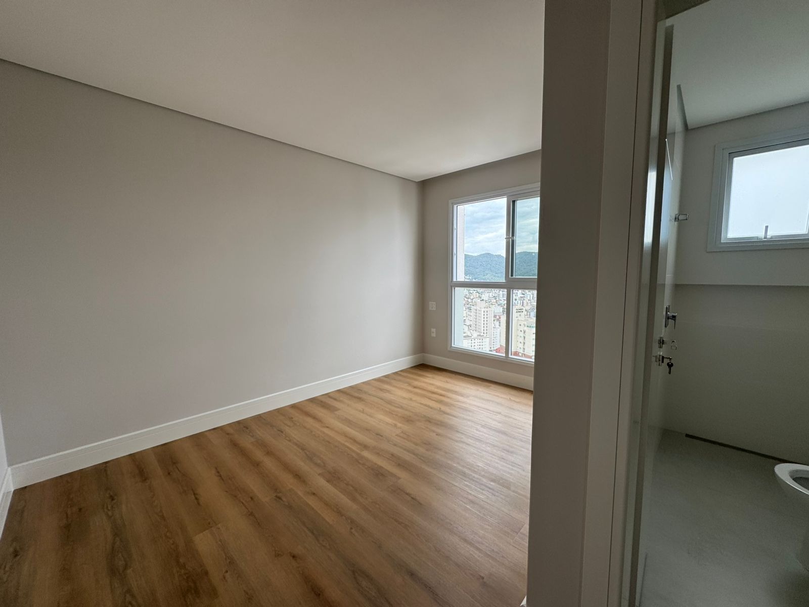 Apartamento à venda com 4 quartos, 190m² - Foto 9