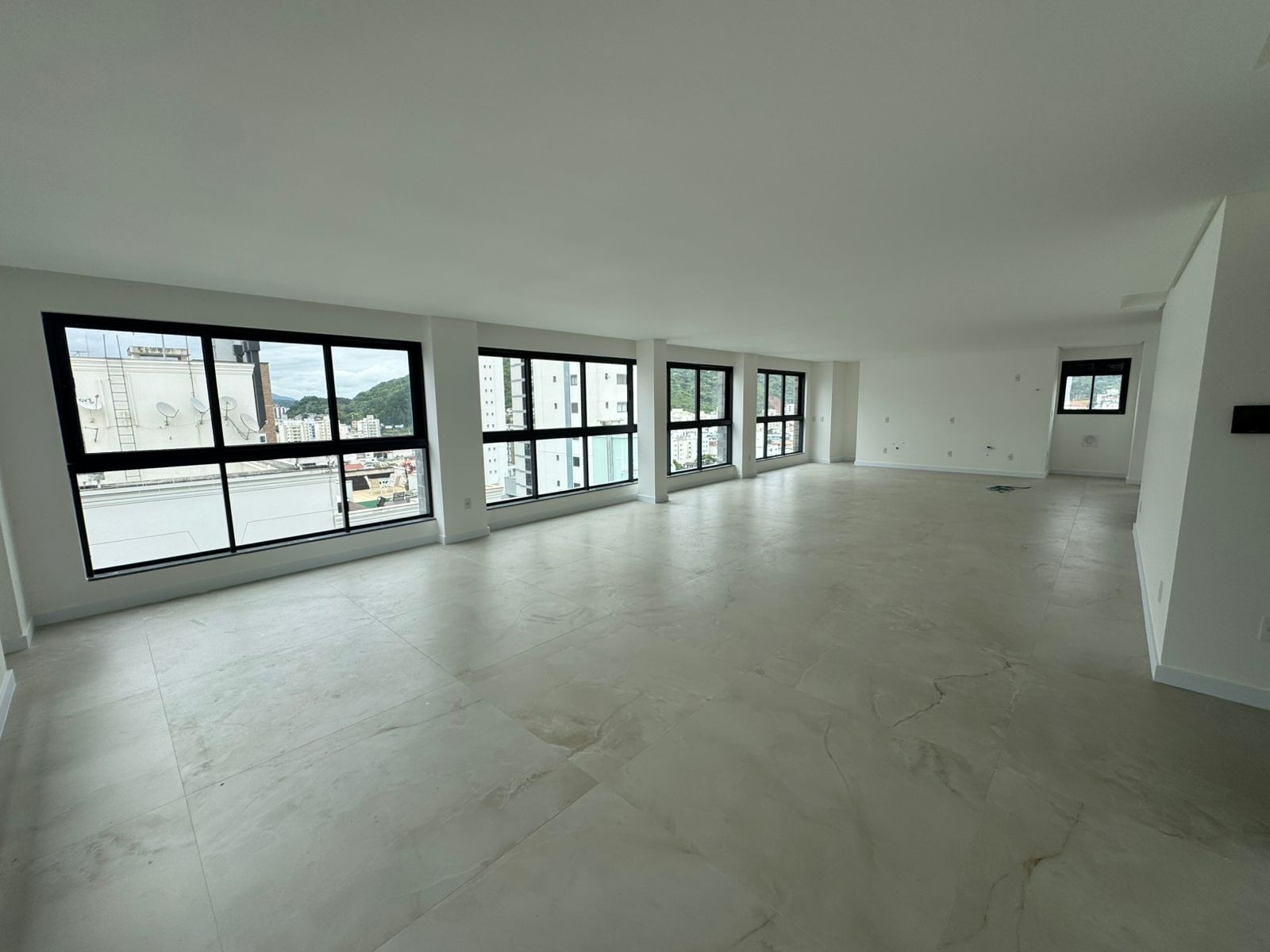 Cobertura à venda com 3 quartos, 230m² - Foto 1