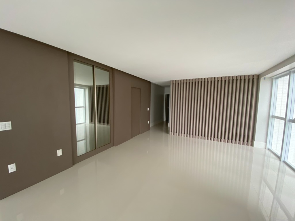 Apartamento à venda com 4 quartos, 237m² - Foto 14