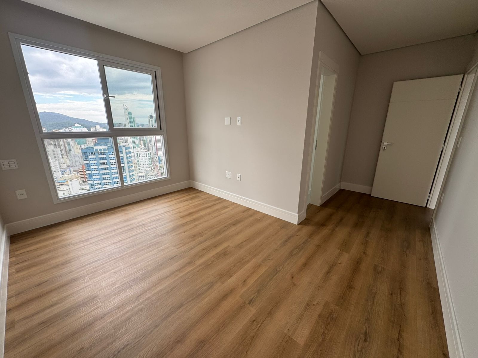 Apartamento à venda com 4 quartos, 190m² - Foto 8