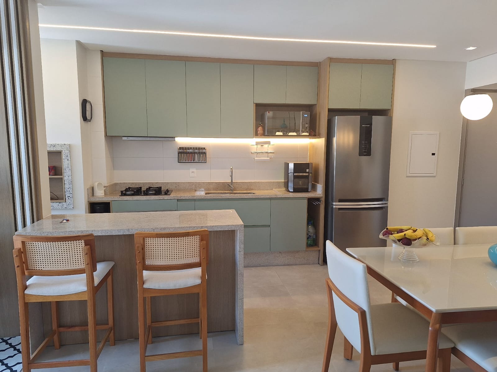 Apartamento à venda com 2 quartos, 64m² - Foto 3