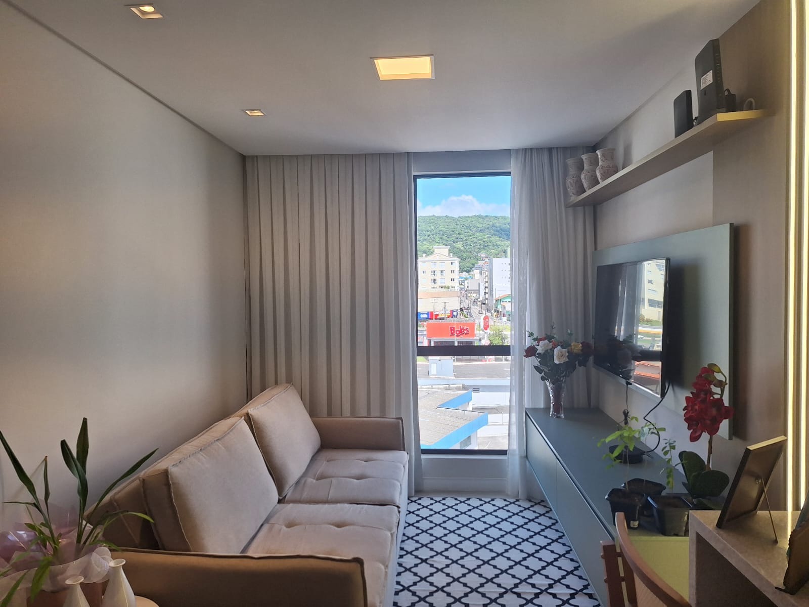 Apartamento à venda com 2 quartos, 64m² - Foto 2