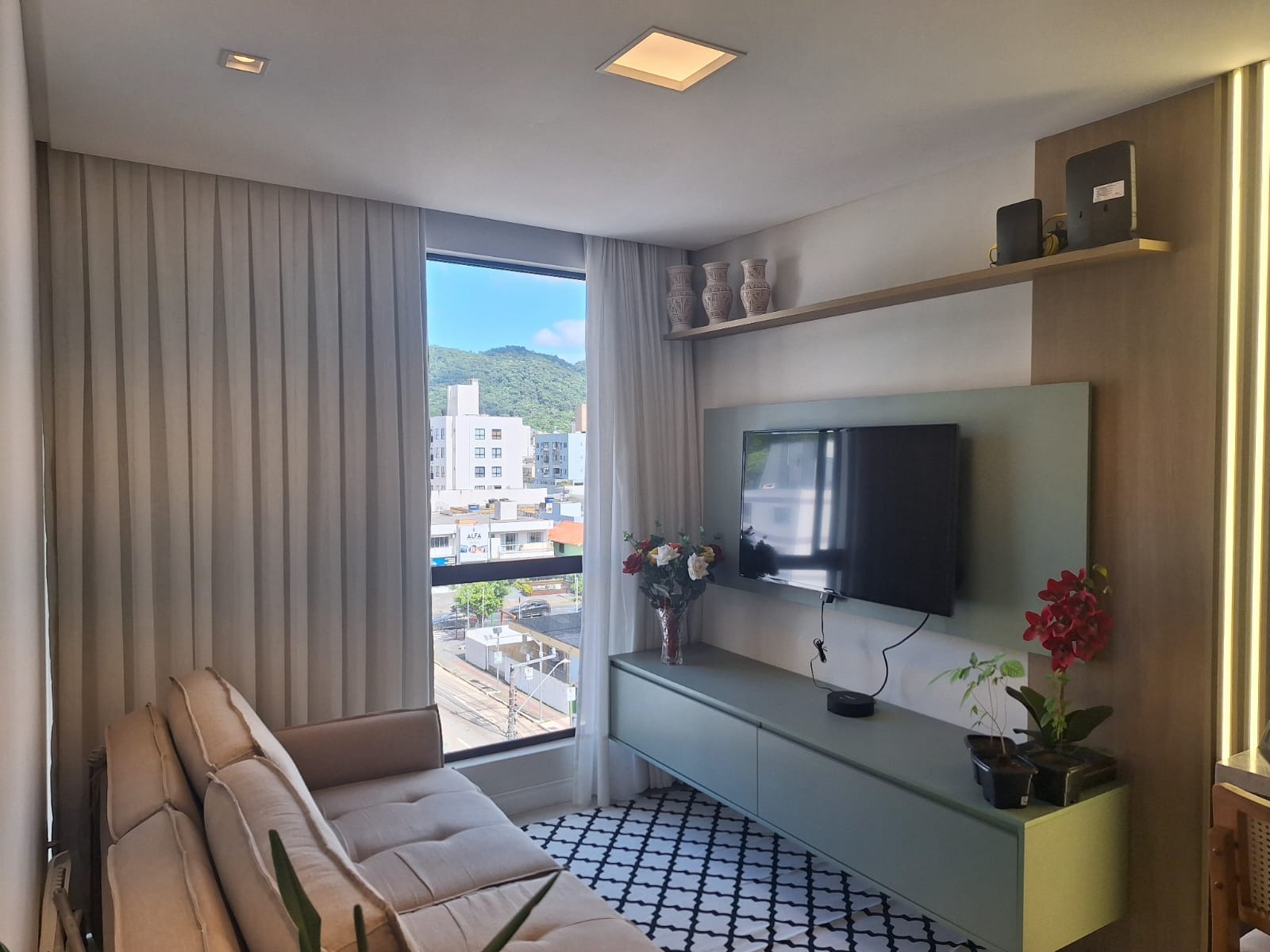 Apartamento à venda com 2 quartos, 64m² - Foto 1