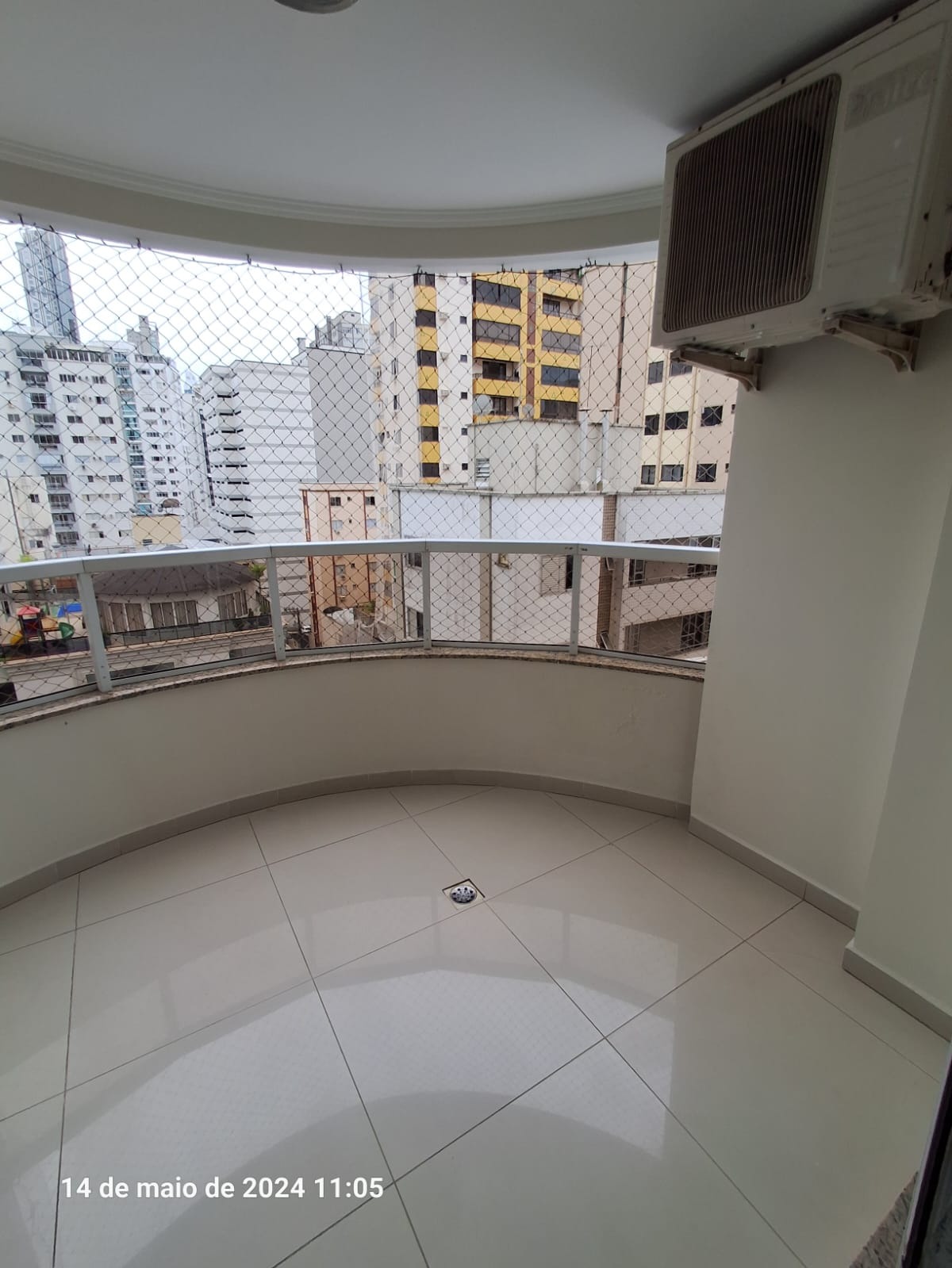 Apartamento à venda com 3 quartos, 96m² - Foto 2