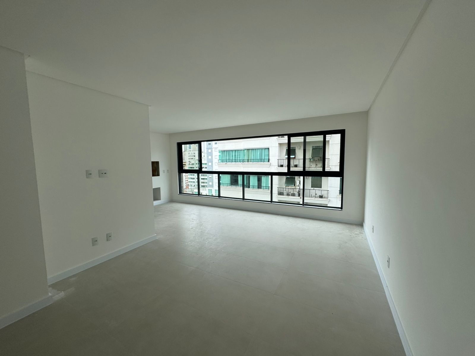 Apartamento à venda com 3 quartos, 115m² - Foto 2