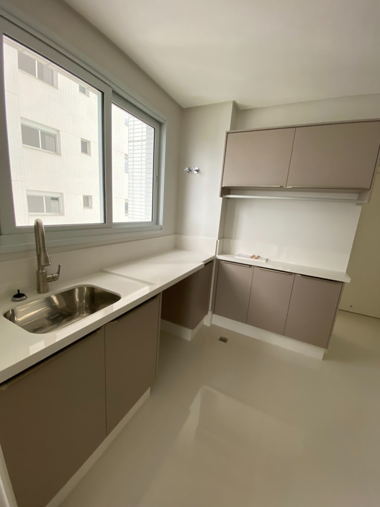 Apartamento à venda com 4 quartos, 237m² - Foto 10