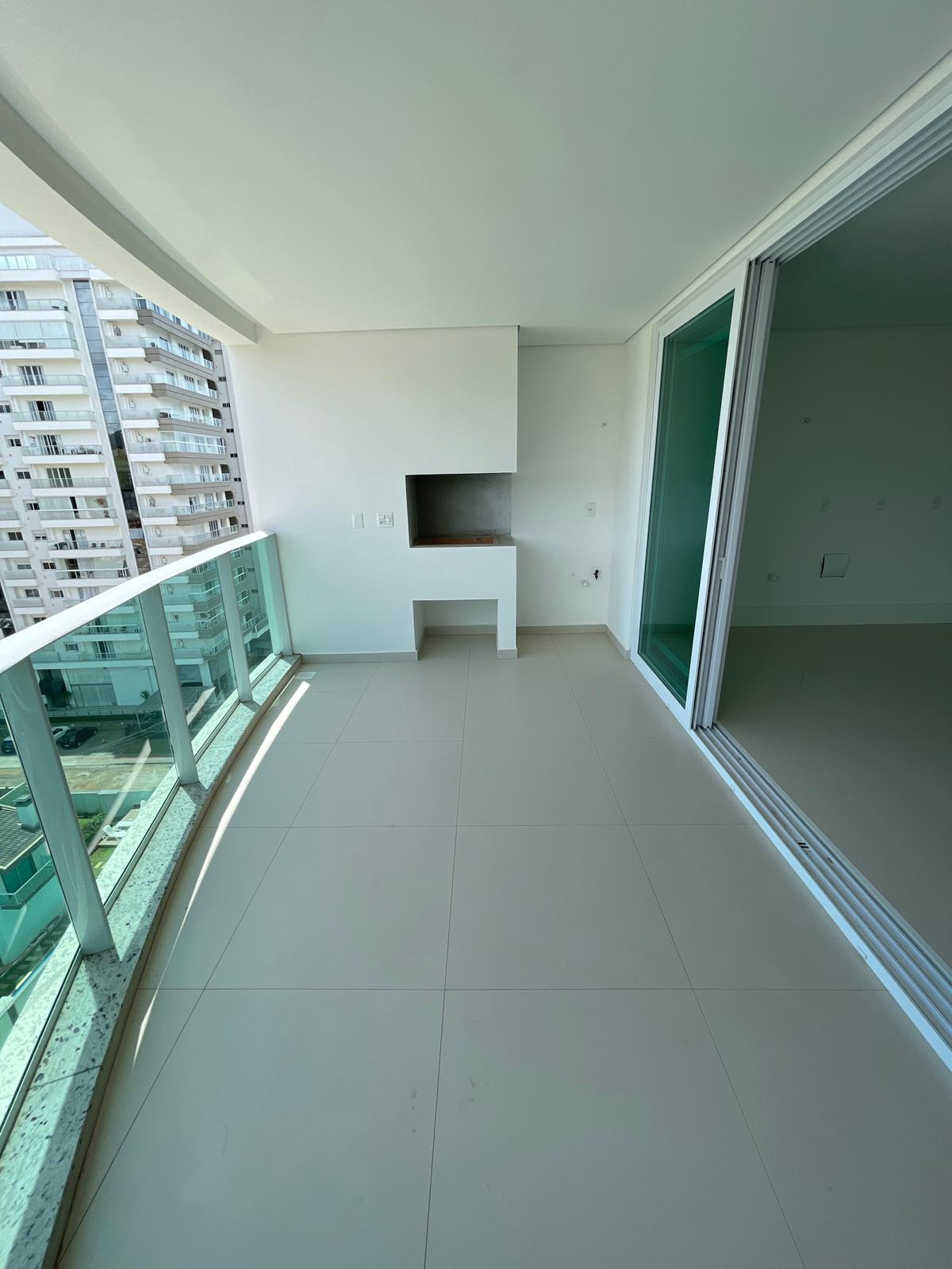 Apartamento à venda com 3 quartos, 151m² - Foto 4