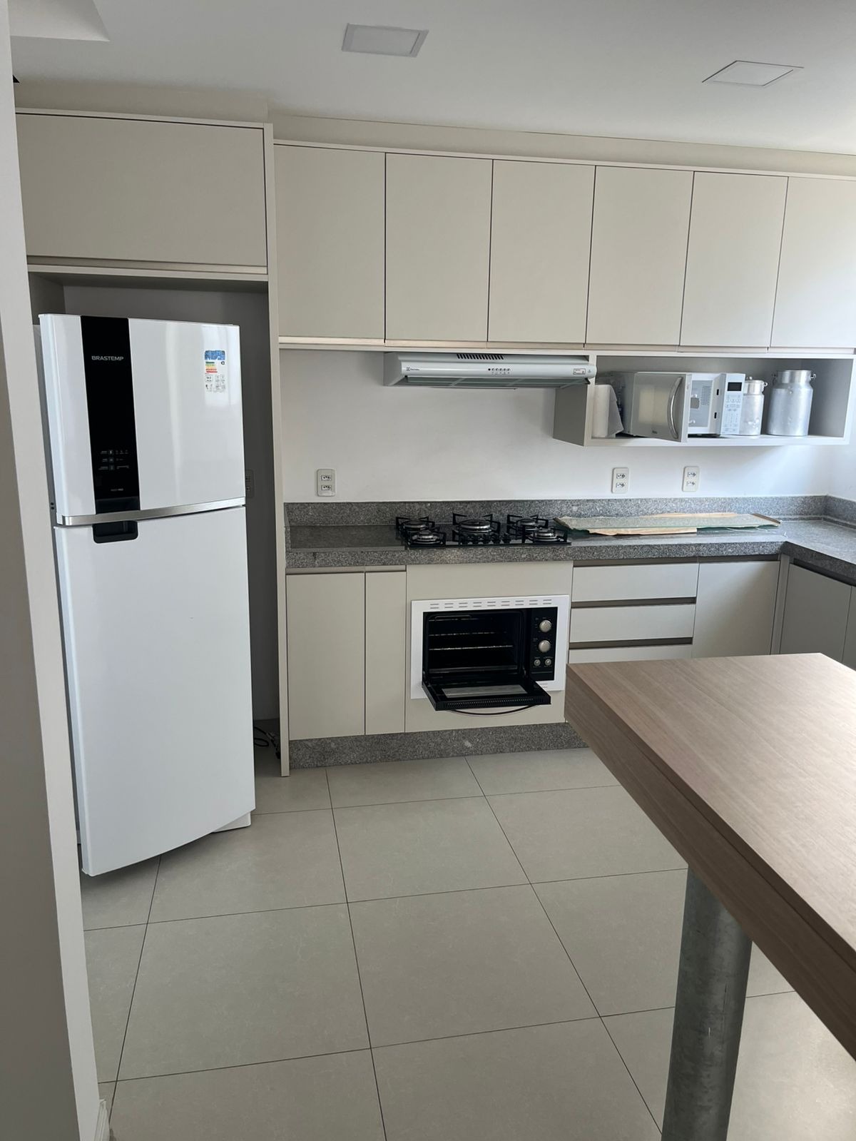 Apartamento à venda com 3 quartos, 135m² - Foto 2