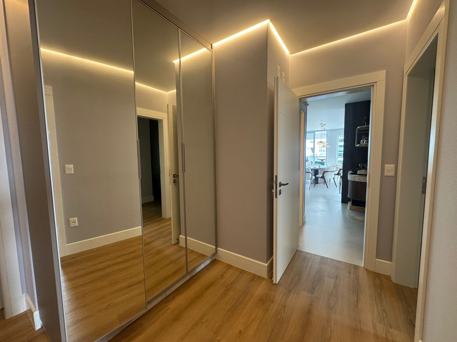 Apartamento à venda com 4 quartos, 190m² - Foto 8