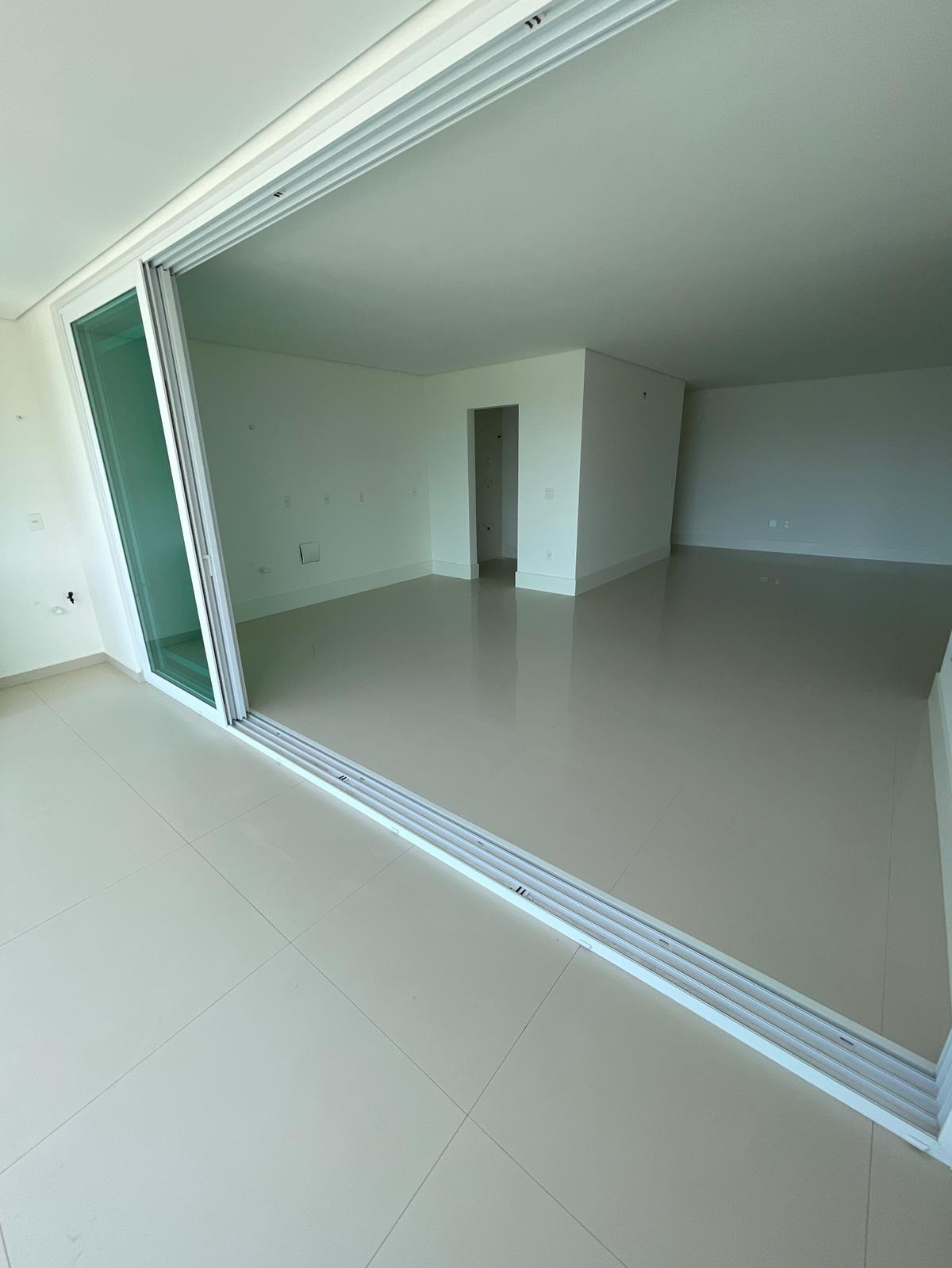 Apartamento à venda com 3 quartos, 151m² - Foto 3