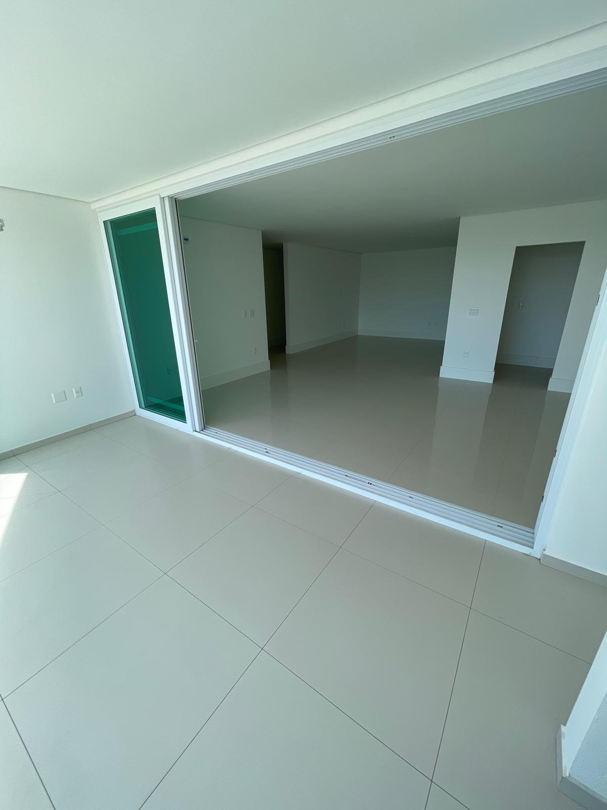 Apartamento à venda com 3 quartos, 150m² - Foto 3