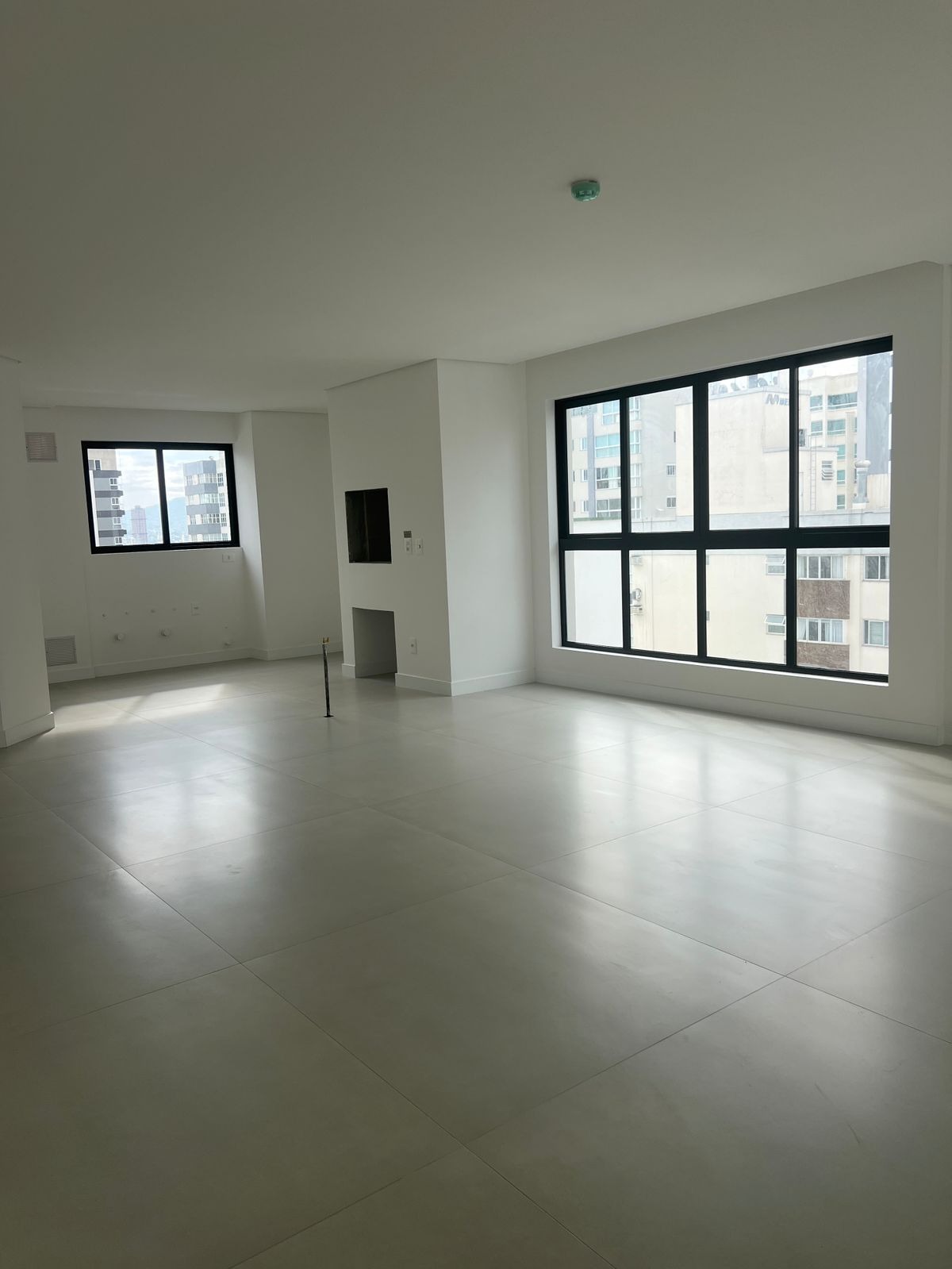 Apartamento à venda com 3 quartos, 104m² - Foto 1