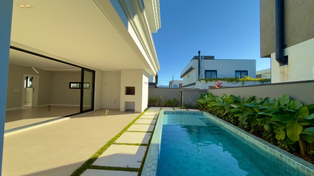 Casa, 4 quartos, 305 m² - Foto 1