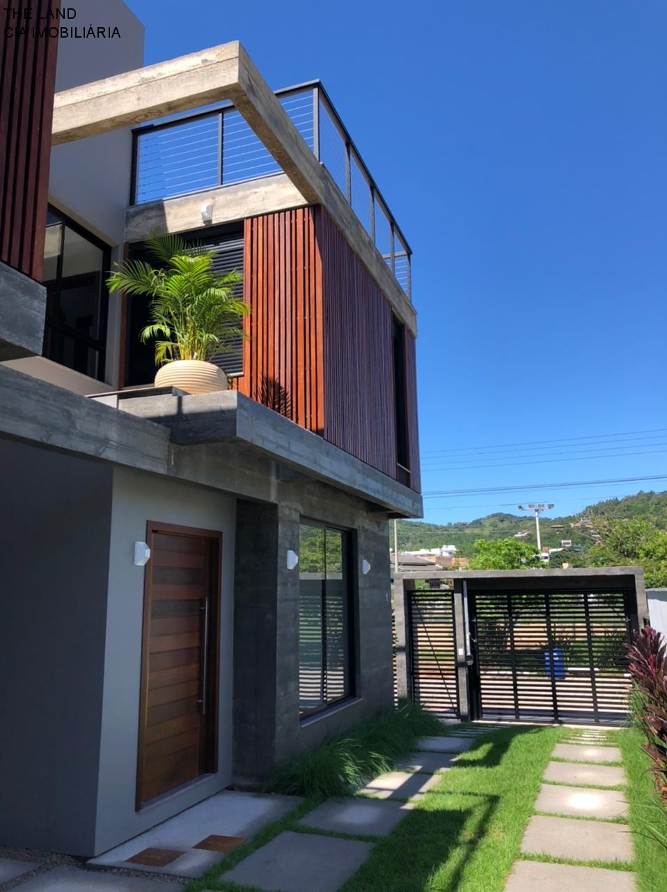 Sobrado à venda com 2 quartos, 400m² - Foto 1