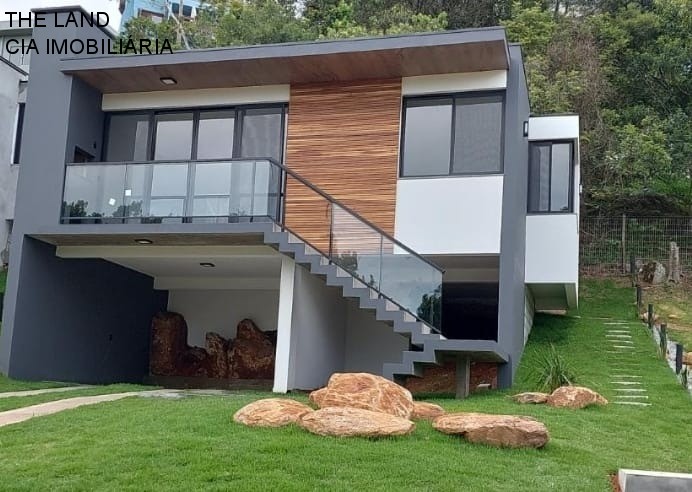 Casa à venda com 2 quartos, 250m² - Foto 1