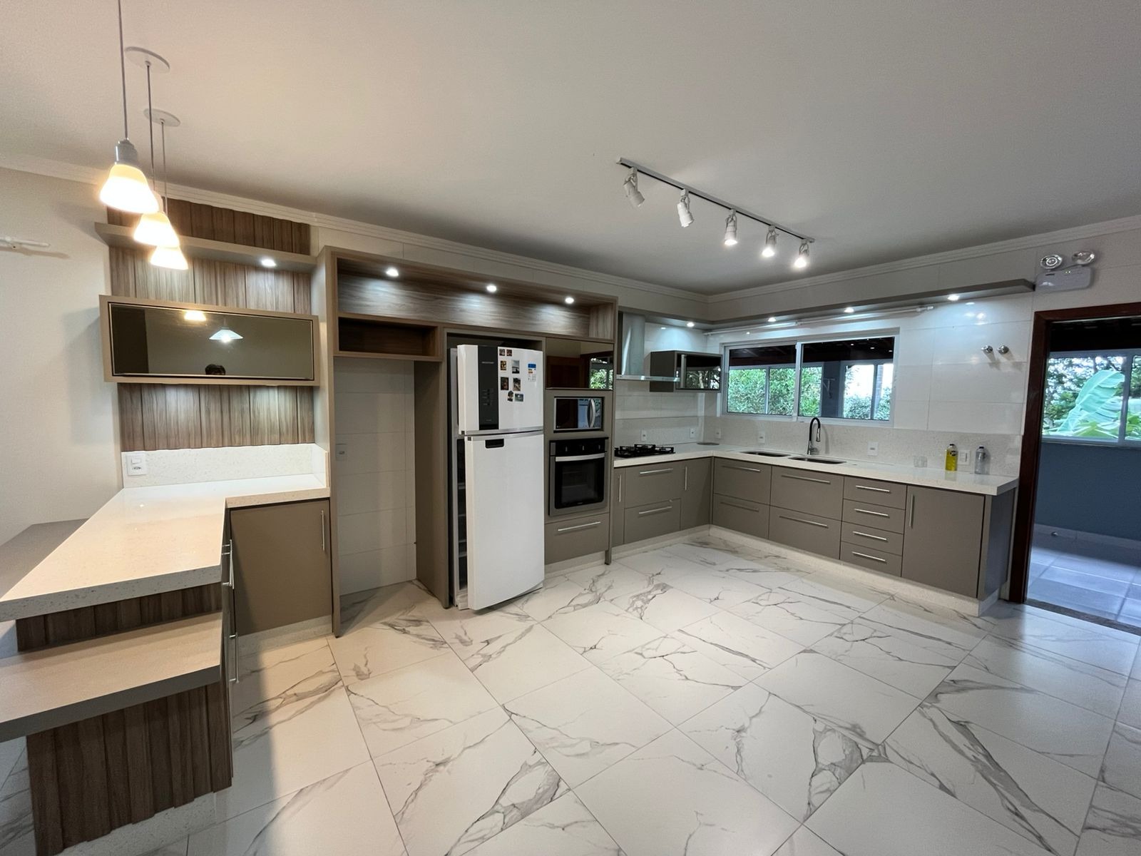Casa à venda com 3 quartos, 889m² - Foto 3