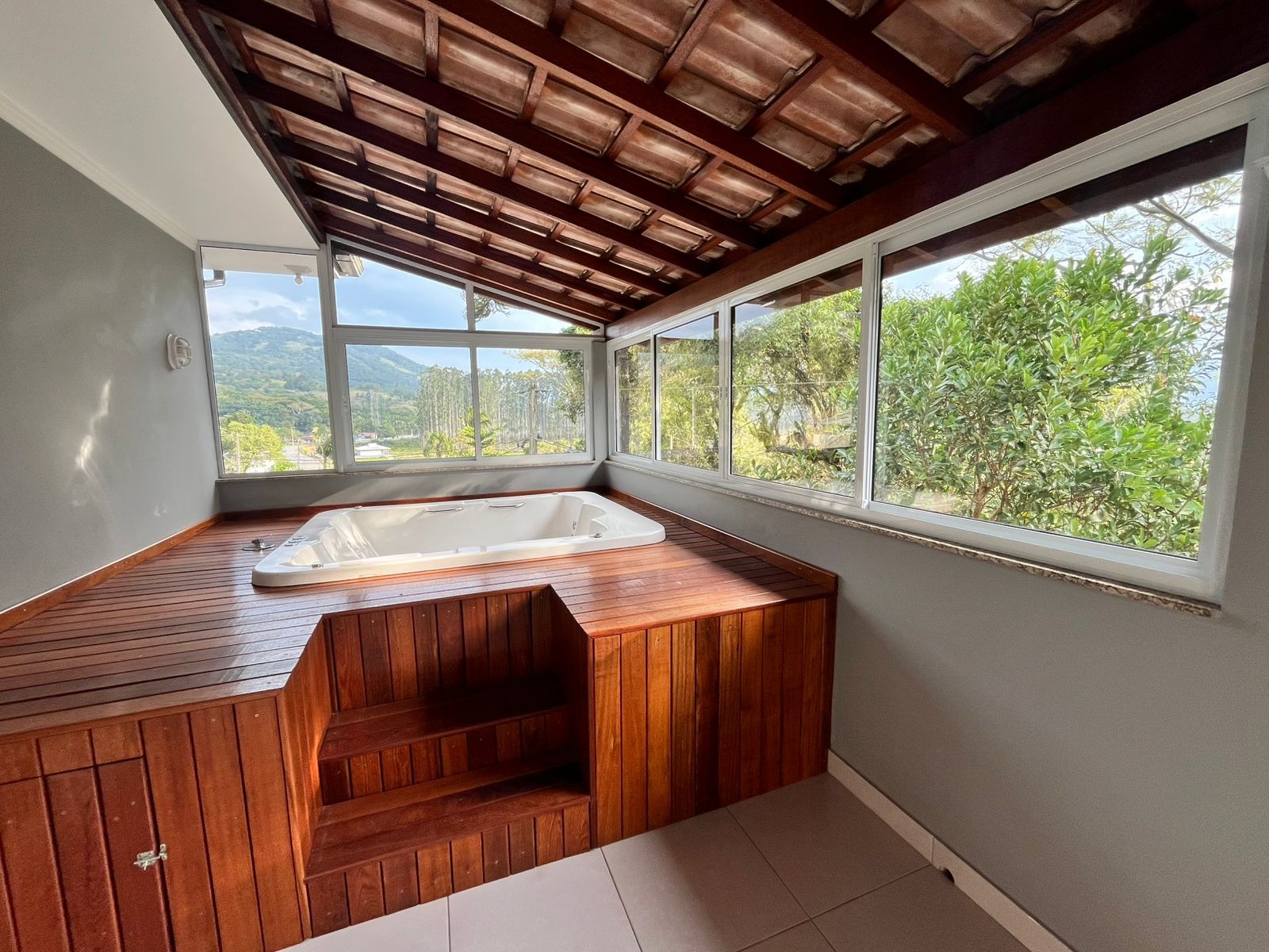 Casa à venda com 3 quartos, 889m² - Foto 2