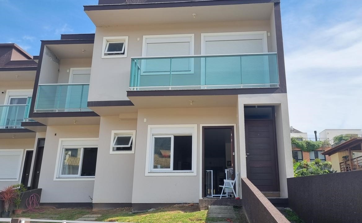 Casa à venda com 2 quartos, 81m² - Foto 1