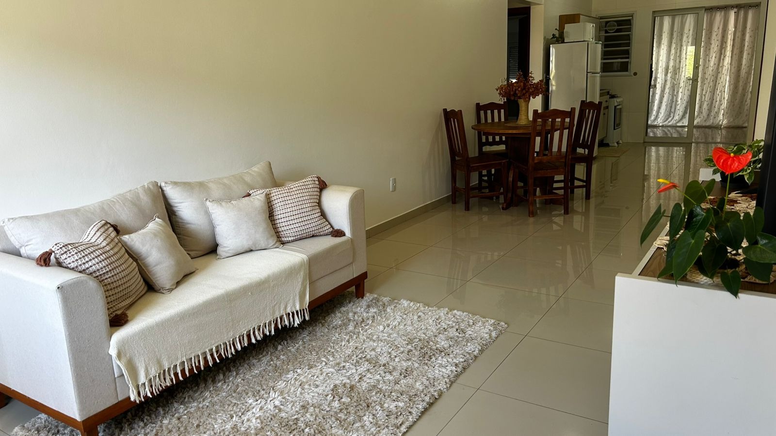Casa à venda com 2 quartos, 81m² - Foto 2